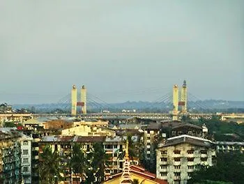 Queen'S Park Hotel Янгон